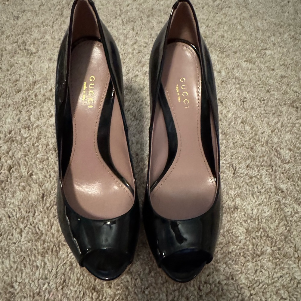 Authentic New Gucci Glossy Black Peep-Toe Heels